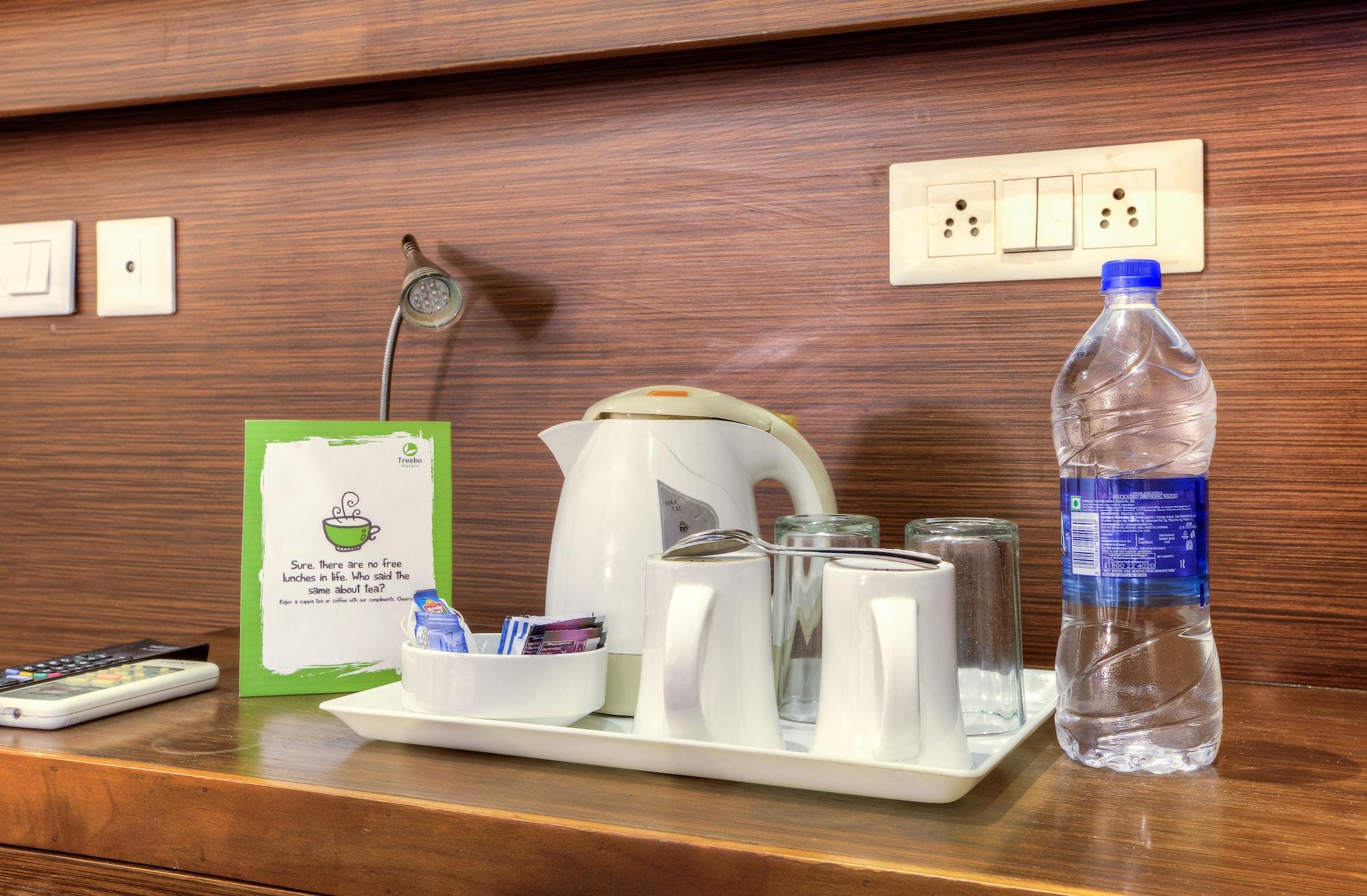 Treebo White Castle, Gurgaon Hotel Kültér fotó