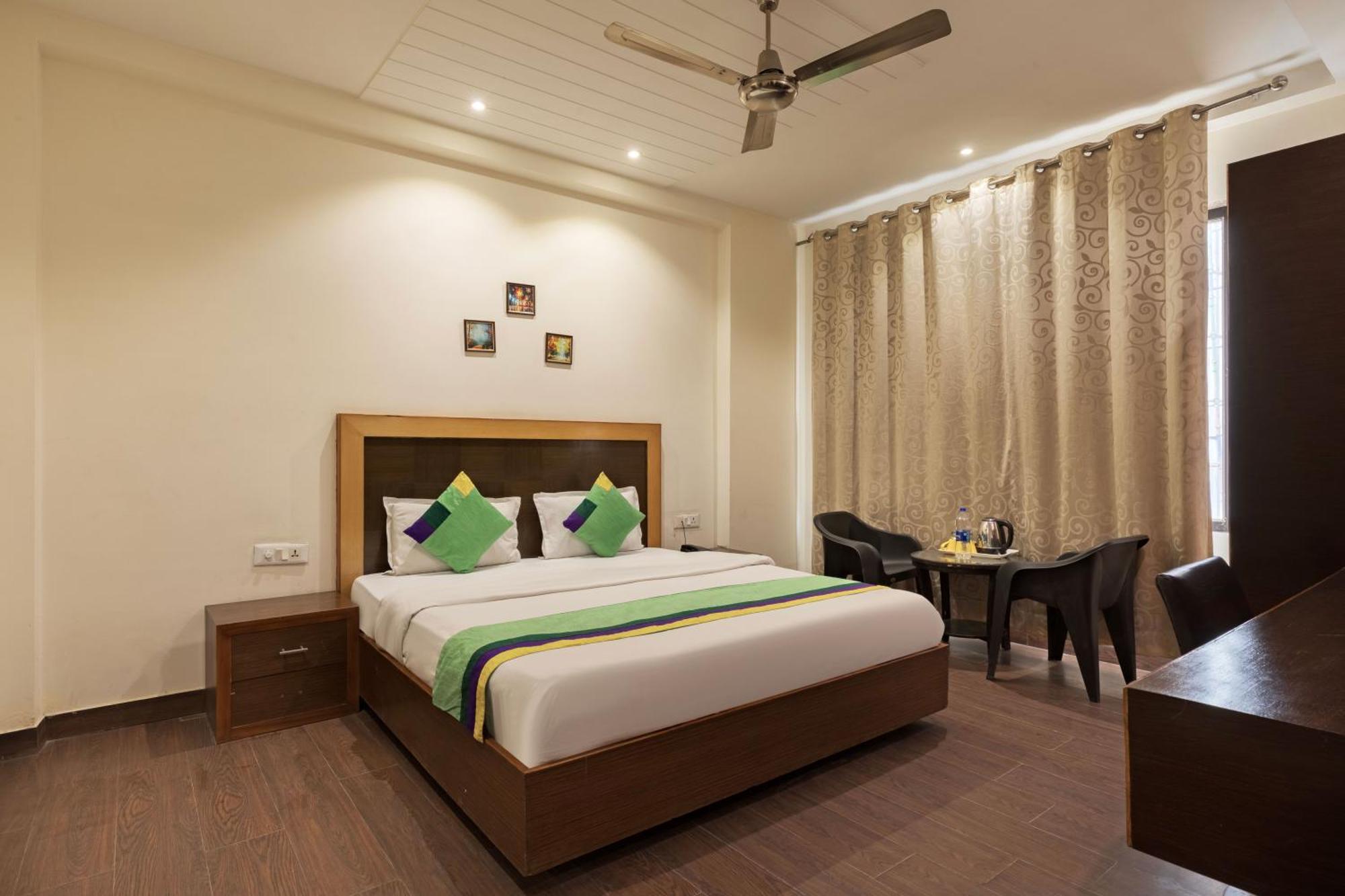 Treebo White Castle, Gurgaon Hotel Kültér fotó