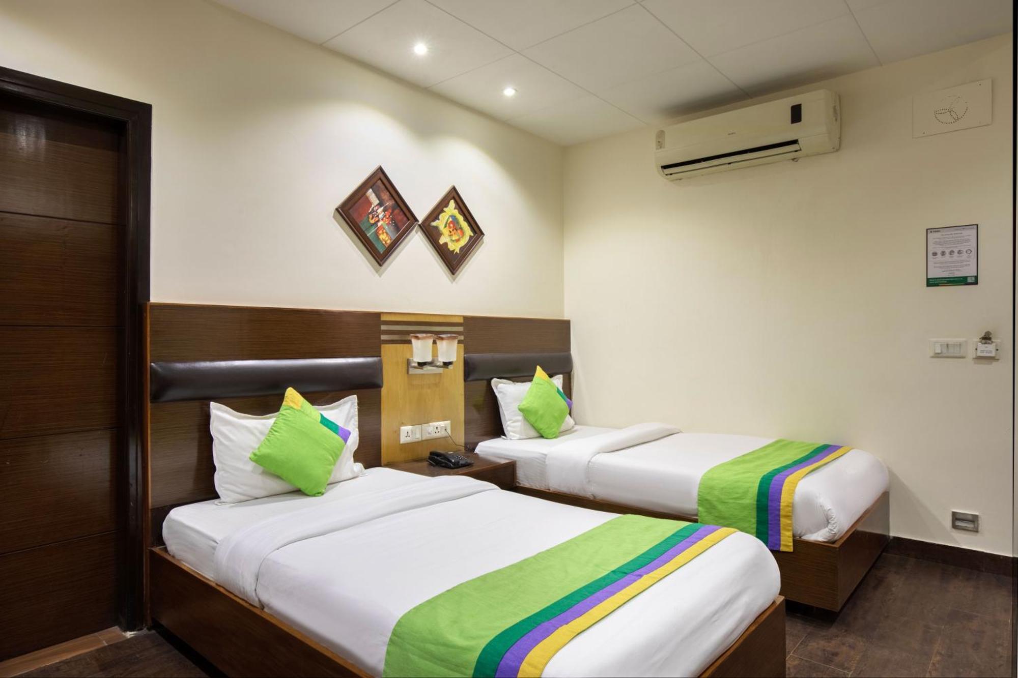 Treebo White Castle, Gurgaon Hotel Kültér fotó