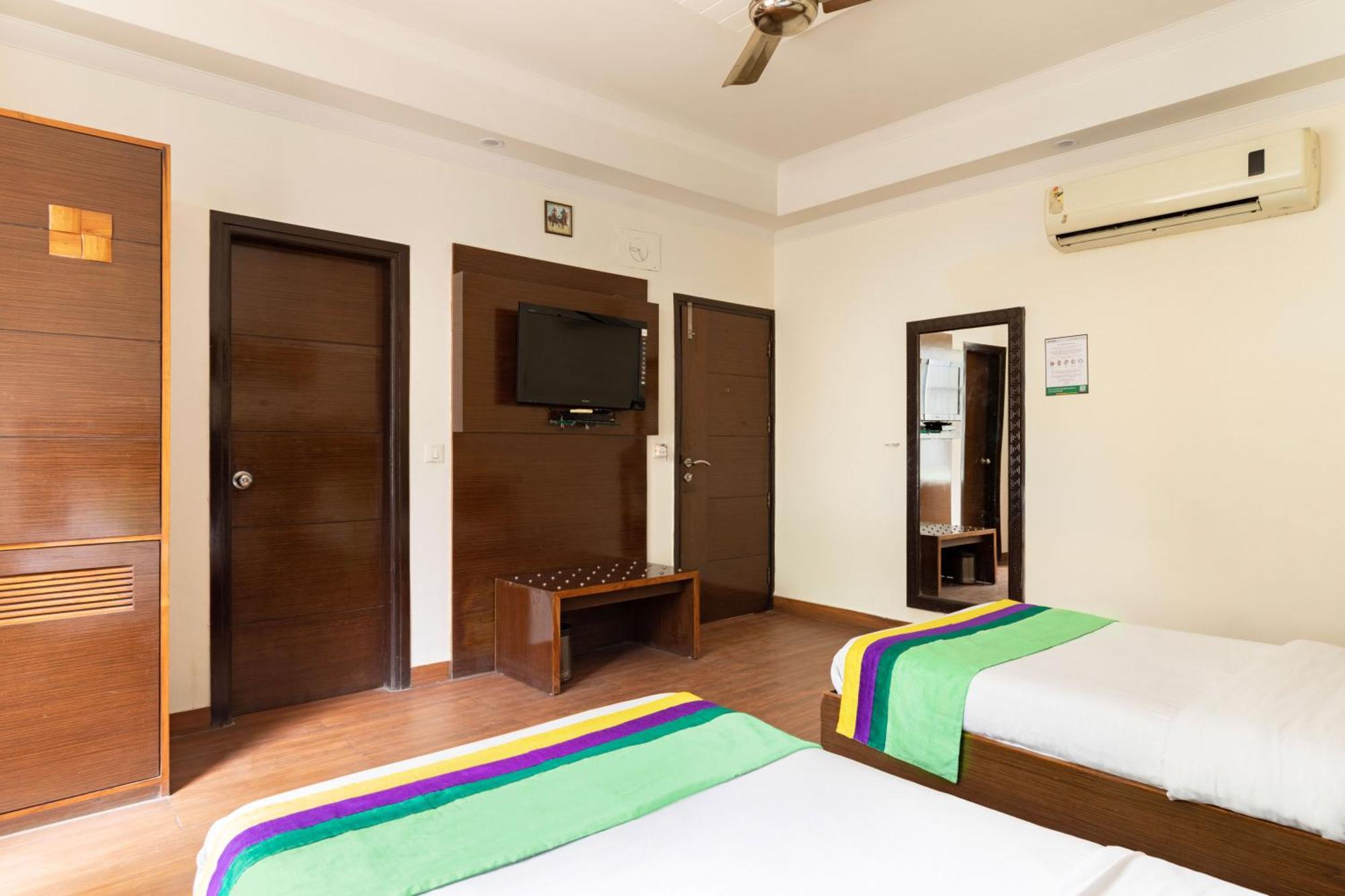 Treebo White Castle, Gurgaon Hotel Kültér fotó