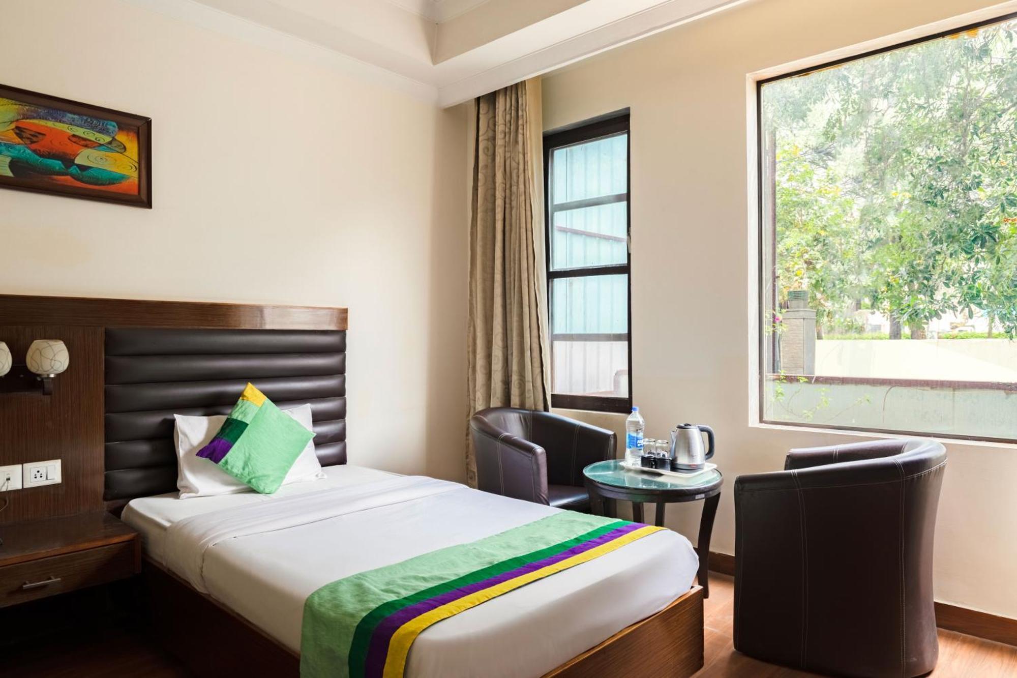 Treebo White Castle, Gurgaon Hotel Kültér fotó