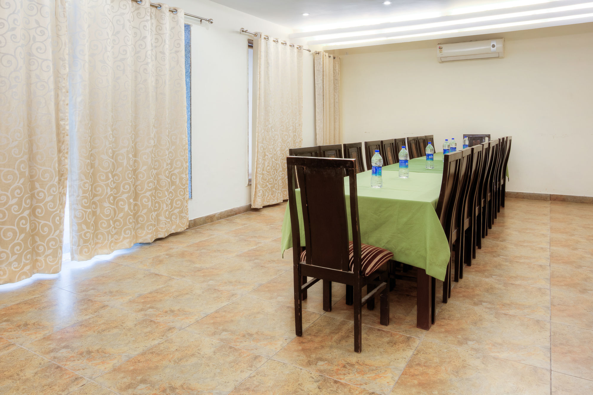 Treebo White Castle, Gurgaon Hotel Kültér fotó